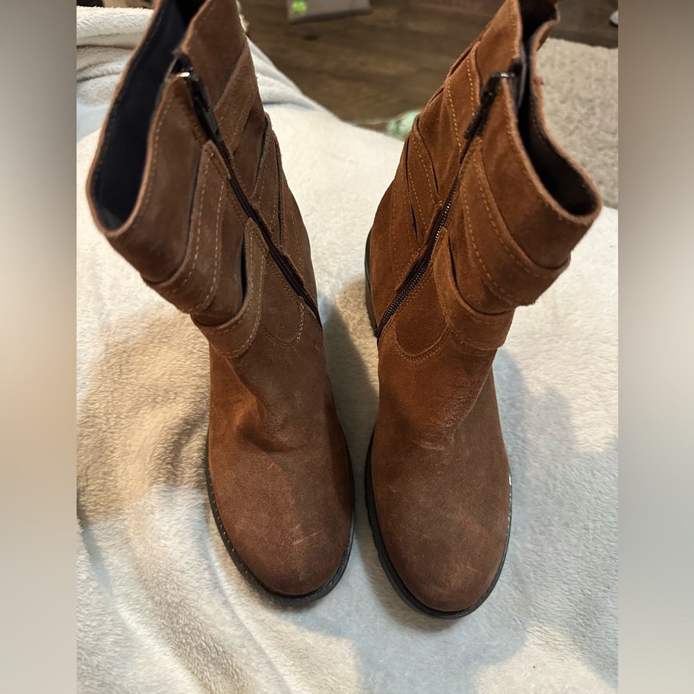 Vintage Foundry Co Leather Boots (no shoe box).